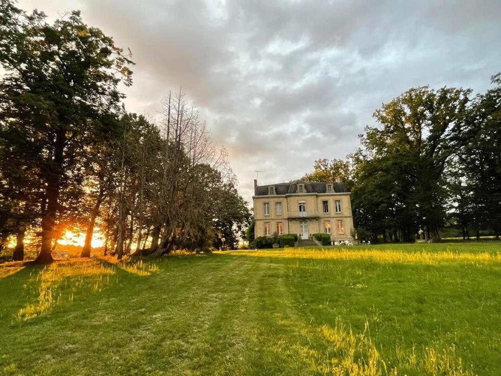 Chateau Du Grand Lucay Bourbon-lʼArchambault Exterior foto