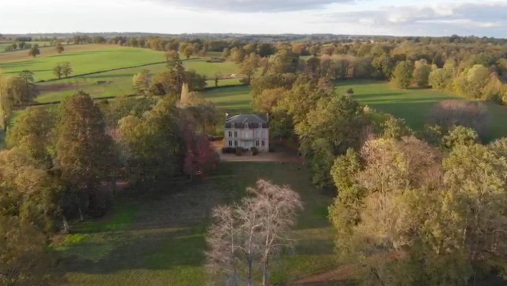 Chateau Du Grand Lucay Bourbon-lʼArchambault Exterior foto