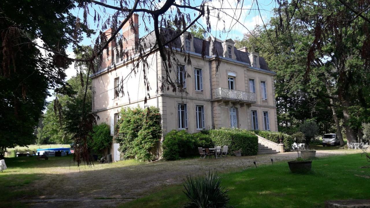 Chateau Du Grand Lucay Bourbon-lʼArchambault Exterior foto