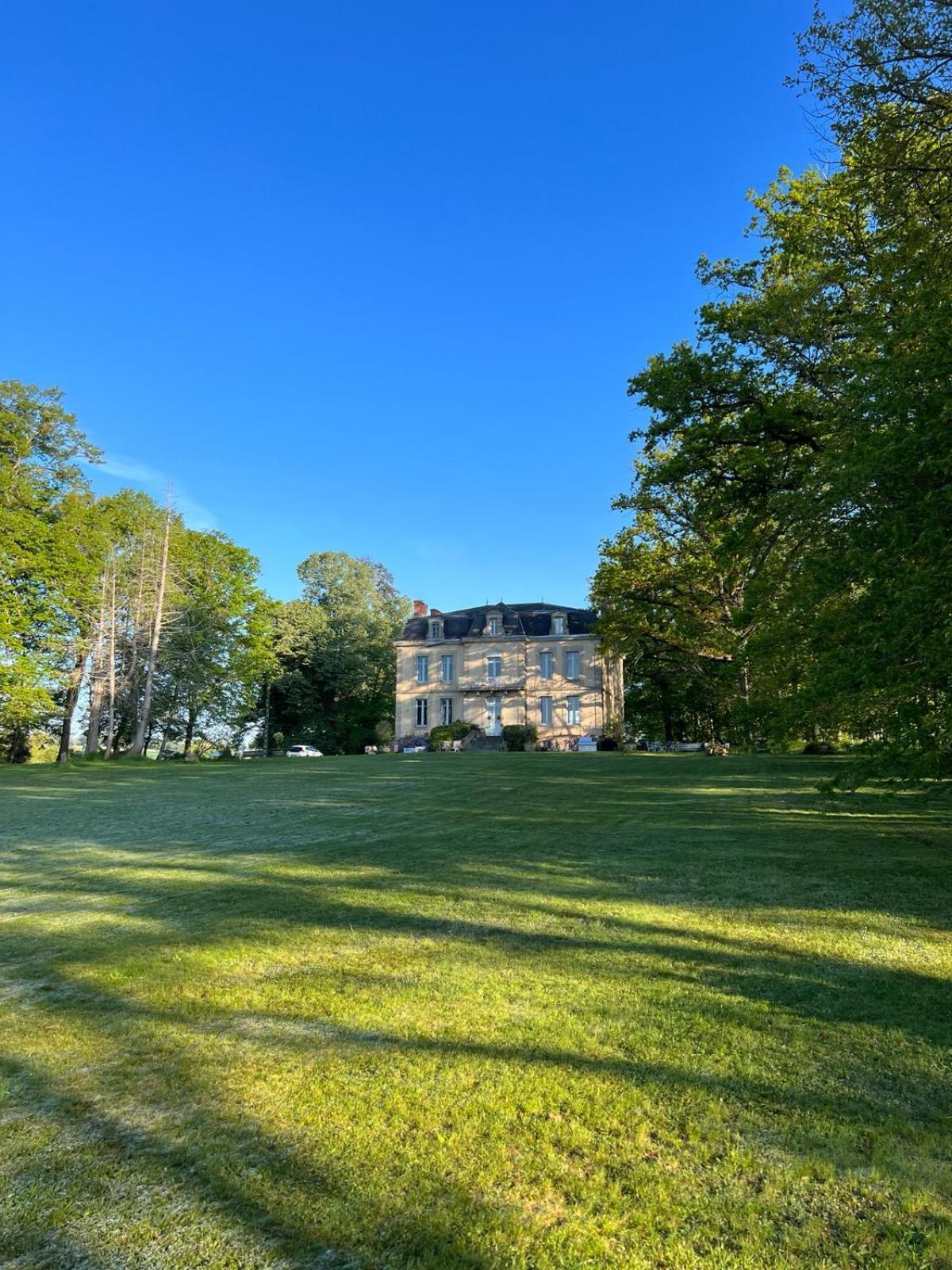 Chateau Du Grand Lucay Bourbon-lʼArchambault Exterior foto